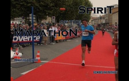 Le plaisir de franchir la ligne d'arrivée d'un marathon.