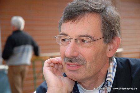Portraet,Mann,Brille,Outdoor,Sommer