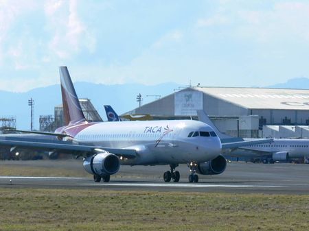 1 Taca A320 whit the new image landing at Son Jose, Costa Rica 1 A320