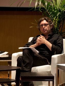 Charla sobre sostenibilidad y religión