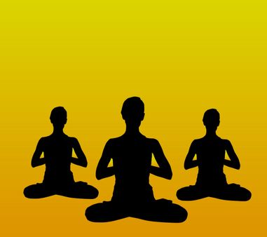 Gente practicando yoga