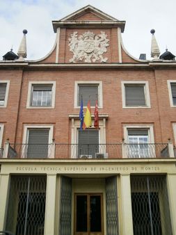 1 Entrada principal de la Escuela Técnica Superior de Ingenieros de M