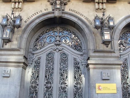 Fachada del Ministerio de Educación y Ciencia. | Source | Date | Aut