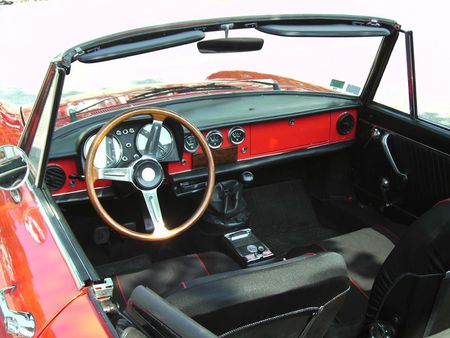 Alfa Romeo Duetto 1967, Cockpit | Source Transferred from http://de. 