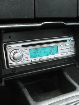 Autoradio met cd/mp3-speler | Source | Date | Author M.Minderhoud |