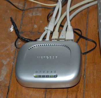 Switch - Commutateur réseau Netgear FS605 V2 | Source | Date 2006-08-