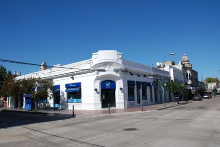 1 Oficina comercial de Movistar en Junín, Argentina. | Source | Auth