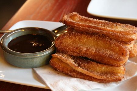 churros w/ dark chocolate dipping sauce