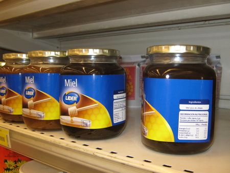 Miel embotellada para su comercialización
