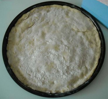 Masa ya en molde, leudando un par de horas antes de ir al horno