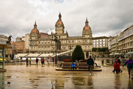 La Coruña, plaza del Ayuntamiento bajo la lluvia