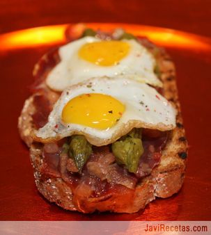 huevos con jamón y espárragos