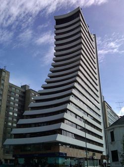 1 The Edificio Aseguradora del Valle is located in the Centro Internac