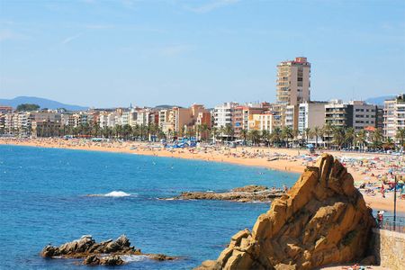 1 A view of main beach in Lloret de Mar | Source | Author Cudeiro04 |