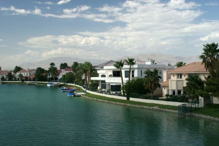 lake front homes