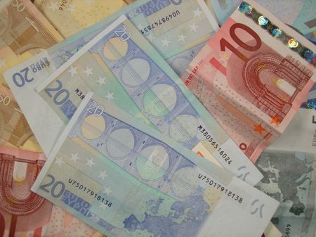 1 Various Euro banknotes 1 Divers billets d'euros | Source | Author Li