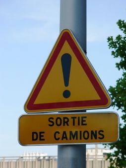 Panneau sortie de camions