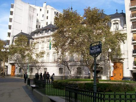 Plazoleta Carlos Pellegrini, Recoleta, Buenos Aires | Source | Date a