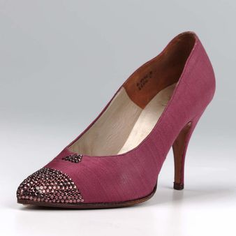 Purple court shoe