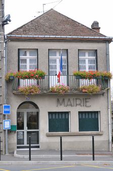 Mairie de Briarres-sur-Essonne, Loiret, France | Source | Date 2009-1