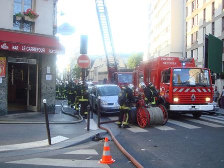 pompiers at work in the 19th arrondissement