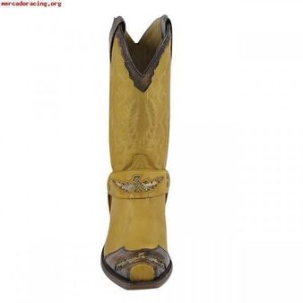 Bota alta sendra.