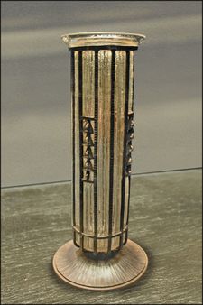 Vase cylindrique à monture métallique (musée des beaux-arts de Nanc