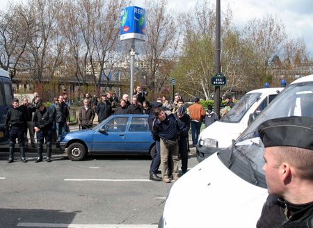 Arrestation d'un Homme à Paris (Flamme Olympique)