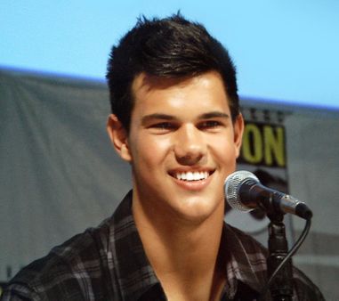 1 Taylor Lautner at 2009 Comic-Con International 1 Taylor Lautner en 2