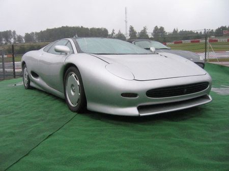 Jaguar XJ220
