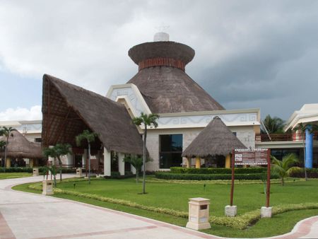 1 Hotel Bahía Príncipe Tulum, próximo a Chacumal, na Estrada federa