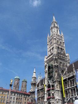 Munich: Neues Rathaus and Frauenkirche