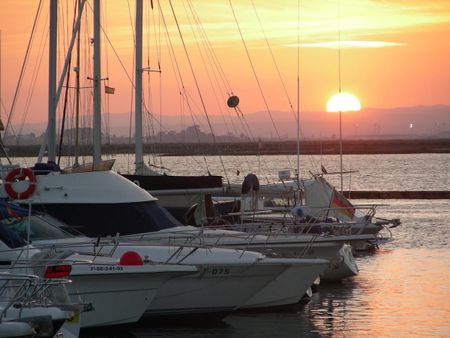 1 Sunset in Isla Cristina's harbour 1 Puesta de sol en el puerto depor