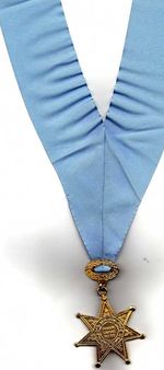 1 esta es la medalla de abogados, otorgada a mi abuelo cuando se volvi