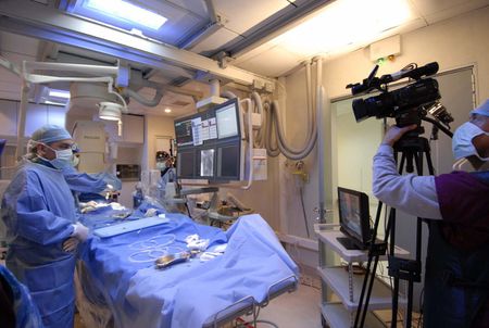 El Hospital Clínico UC transmite tres operaciones cardiacas vía sat