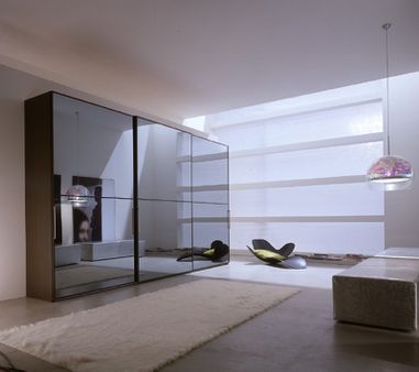 Mazzali: "Xian" wardrobe / l'armadio "Xian" . Bedroom and living area
