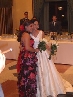 La novia con una amiga