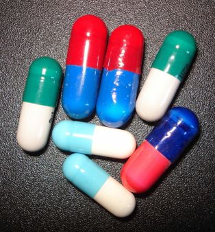 Portuguese: Foto de cápsulas. English: Pills. | Source | Date 2007-0