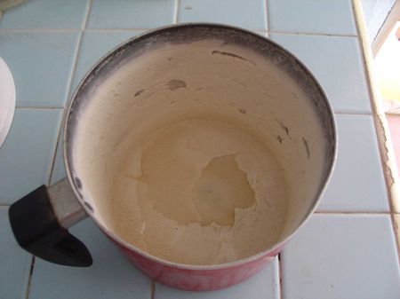 Depósito de sales al hervir agua dura