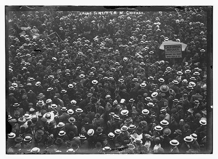 Crowd to meet T.R. at Chicago (LOC)