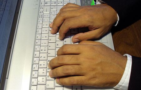 manos en teclado 30409