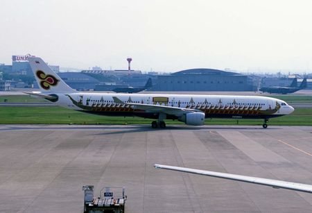 THAI AIRWAYS INTERNATIONAL A330-322 (HS-TEK/224)