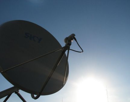 Antena satelital