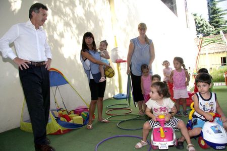 Mauricio Macri visita al Jardín Maternal Andrés Ferreyra