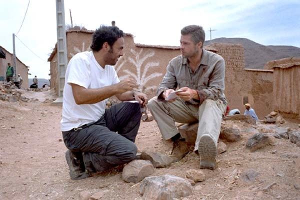 Le réalisateur Alejandro González Inárritu et Brad Pitt sur le tournage. Mars Distribution Le réalisateur Alejandro González Inárritu et Brad Pitt sur le tournage. Mars Distribution