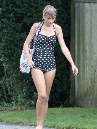 Taylor-Swift-swimsuit-swimwear-2012.jpg