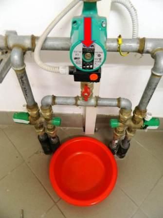 Come riparare (sbloccare) il circolatore dell'acqua del riscaldamento  domestico (detto volgarmente pompa) - Il Blog di Petardo