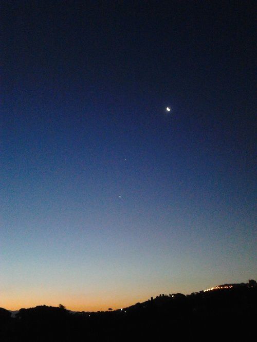 ph-da-tumblr-alba-radiosa-con-stelle-e-luna.jpg