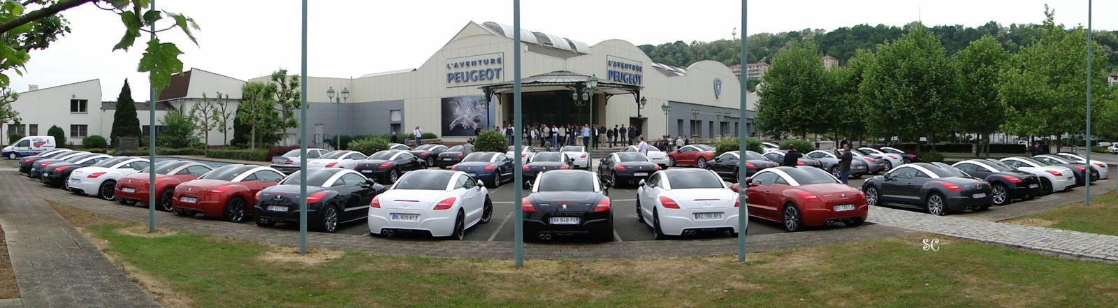 "L'Aventure Peugeot" retrace ici l'histoire de la marque Sochalienne. Une visite à ne pas manquer si vous passer par la région ! et à faire régulièrement si vous habitez cette belle région ! Ouvert tous les jours de l'année sauf le 1/1 et le 25/12.