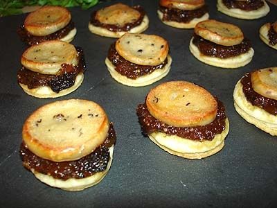 Canapés de Boudin Blanc et Chutney de Figues aux Raisins Canapés de Boudin Blanc et Chutney de Figues aux Raisins